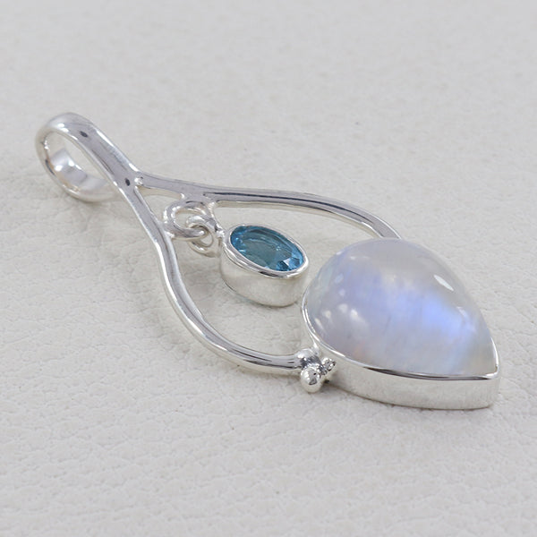 Rainbow Moonstone Silver Pendant